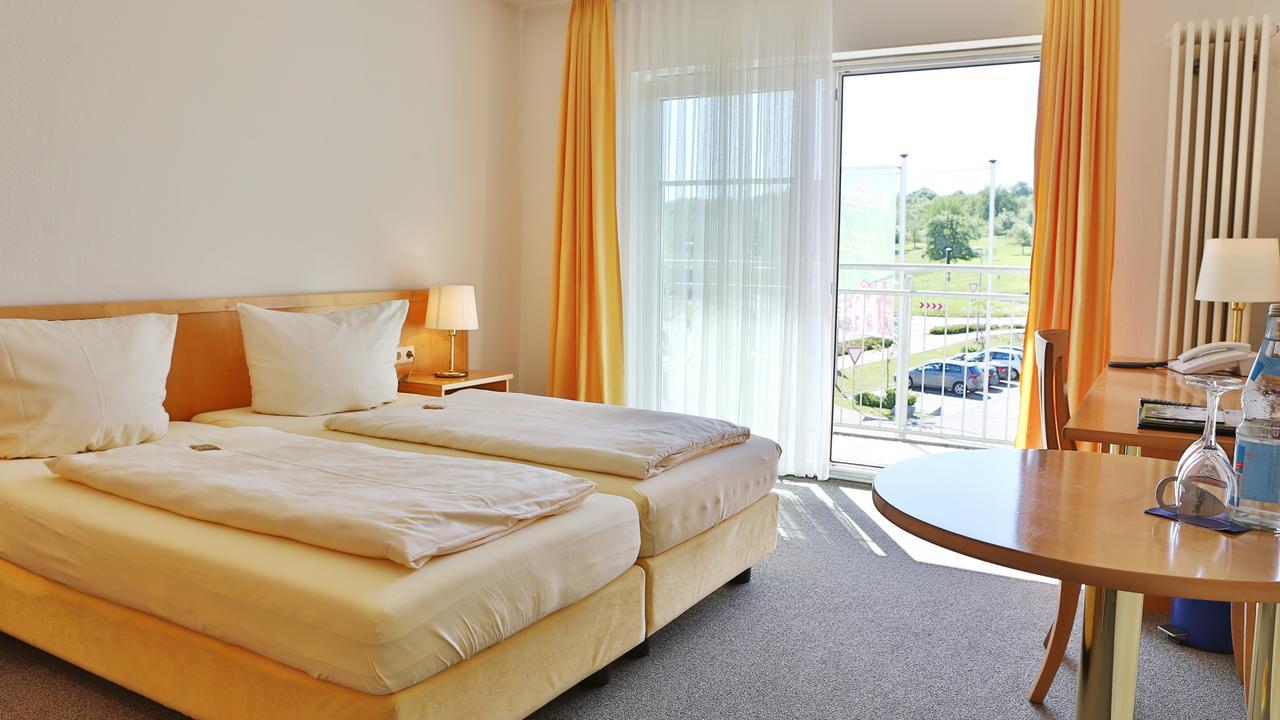 Hotel Alznauer Hof Gomaringen エクステリア 写真
