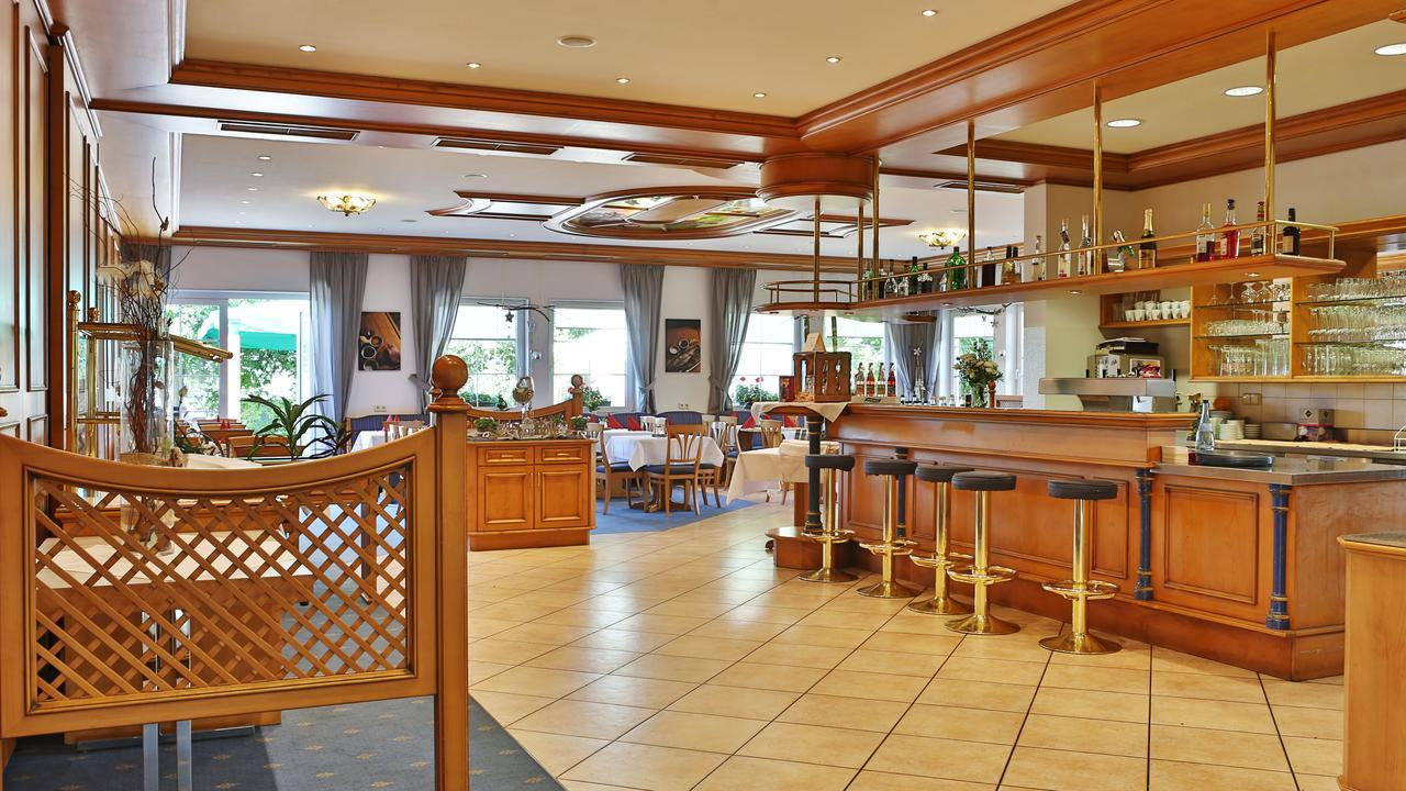 Hotel Alznauer Hof Gomaringen エクステリア 写真