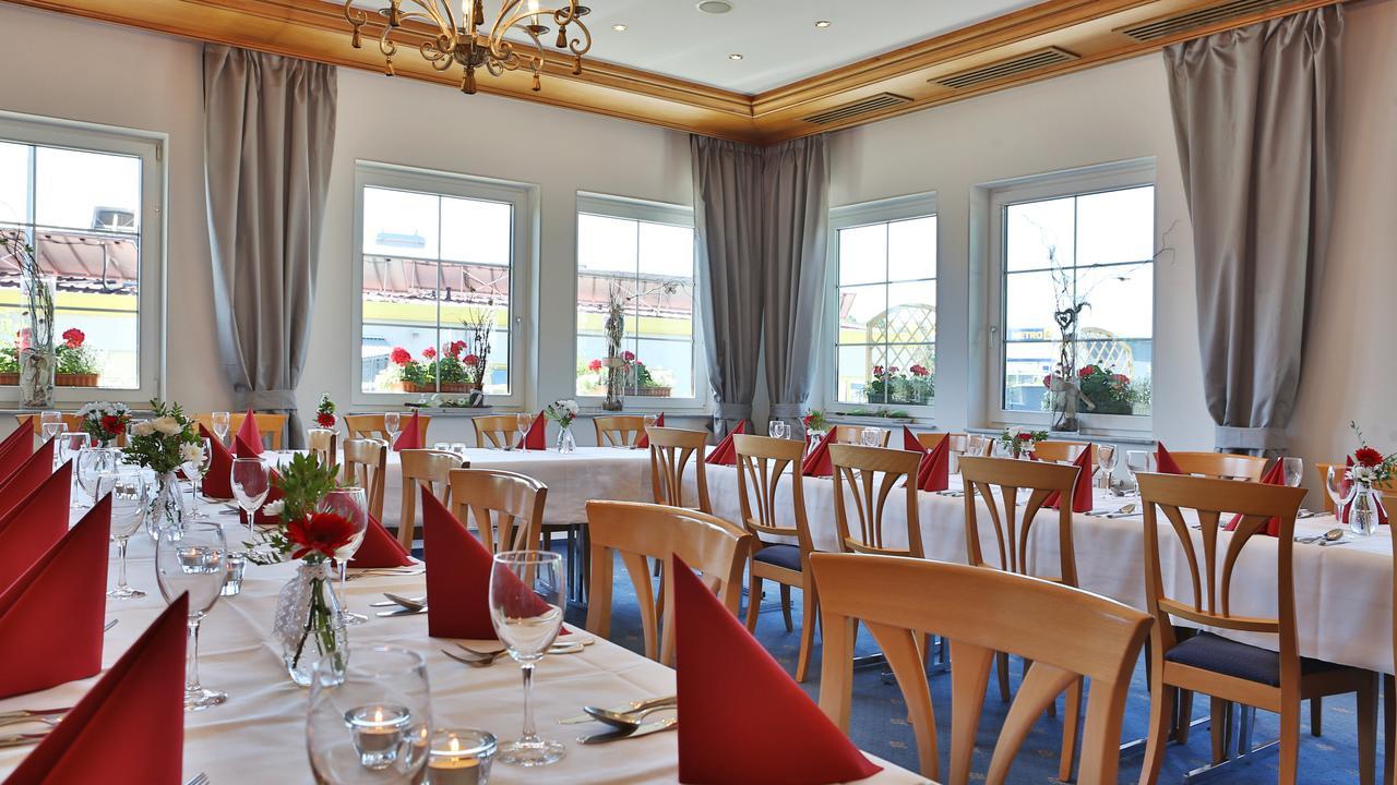 Hotel Alznauer Hof Gomaringen エクステリア 写真