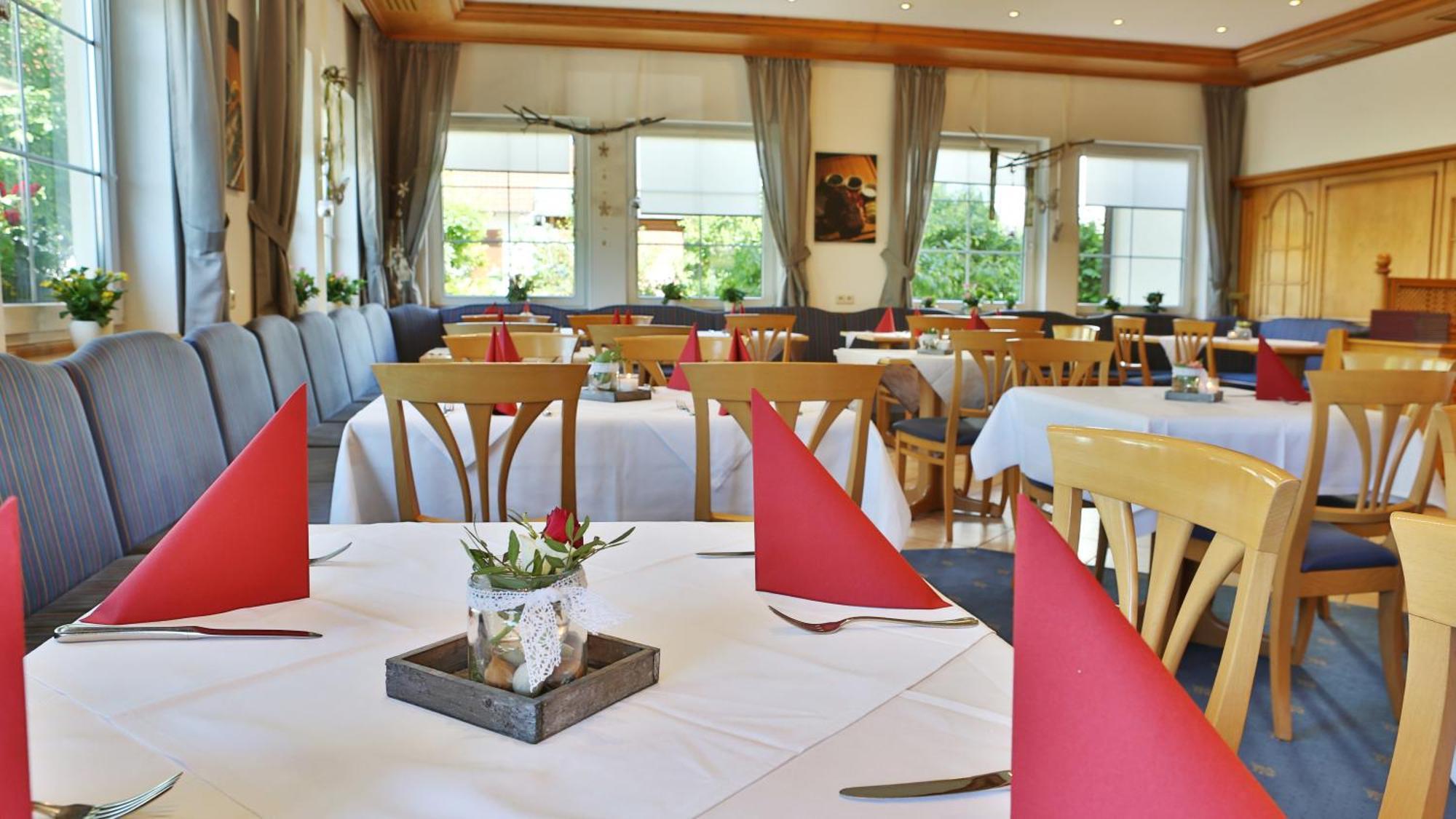 Hotel Alznauer Hof Gomaringen エクステリア 写真