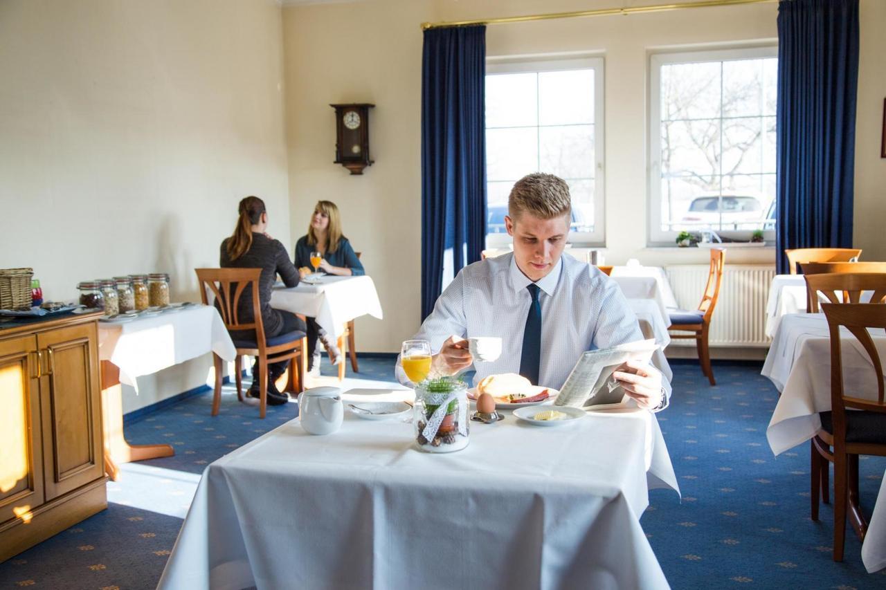 Hotel Alznauer Hof Gomaringen エクステリア 写真